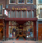 Heiligeweg 37, façade uit 1915, nog vrijwel geheel intact.
              <br/>
              Paul Paris, juni 2014